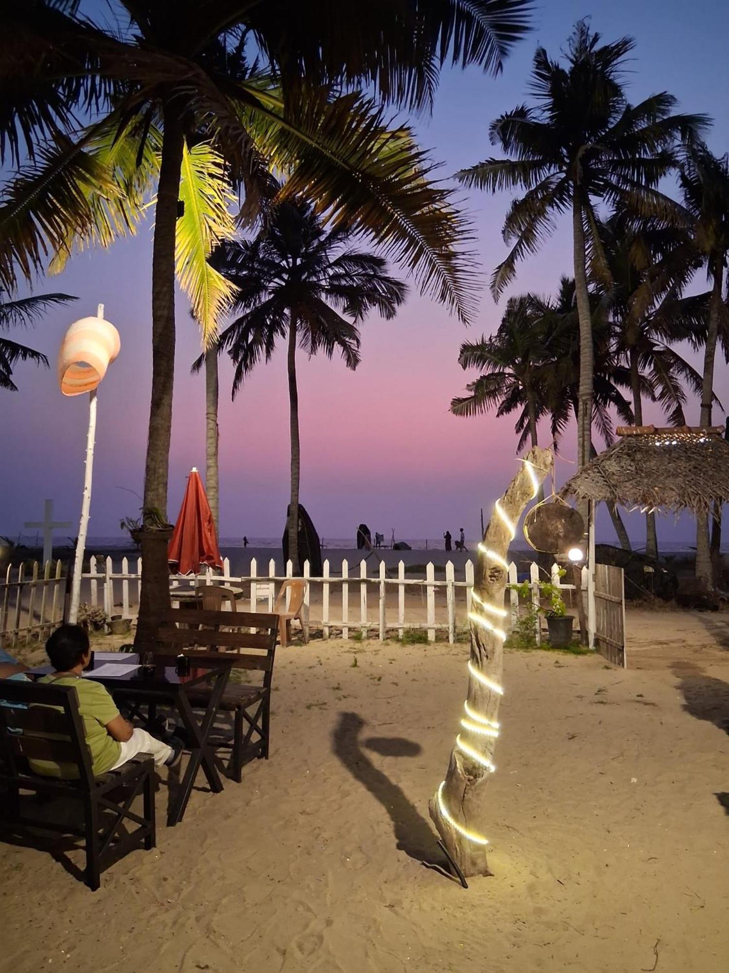 Shoreline Marari Beach Villa At Golden Beach Mararikulam Alappuzha Exterior photo